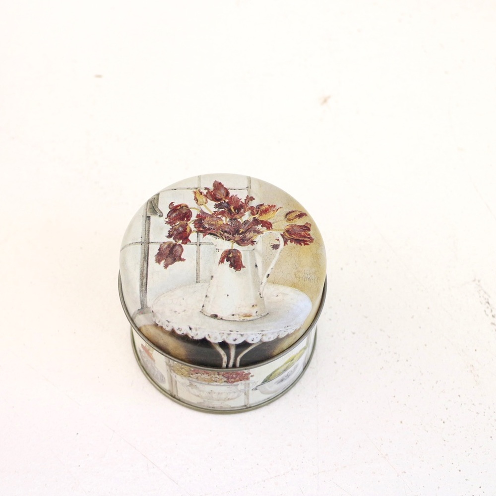 vintage tin can candle